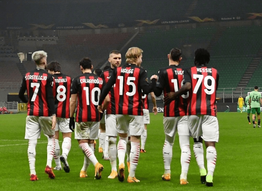 那不勒斯训练开放日,集结日更衣室发声引欢呼,欧联在即,训练强度明显提升(那不勒斯球迷) 那不勒斯训练开放日,集结日更衣室发声引欢呼,欧联在即,训练强度明显提升(那不勒斯球迷)